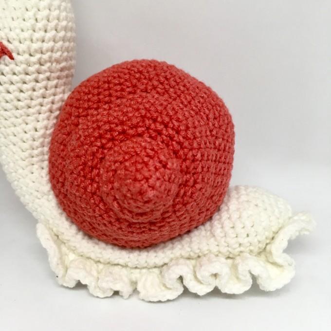 white and red snail