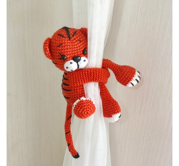 Tiger curtain tieback