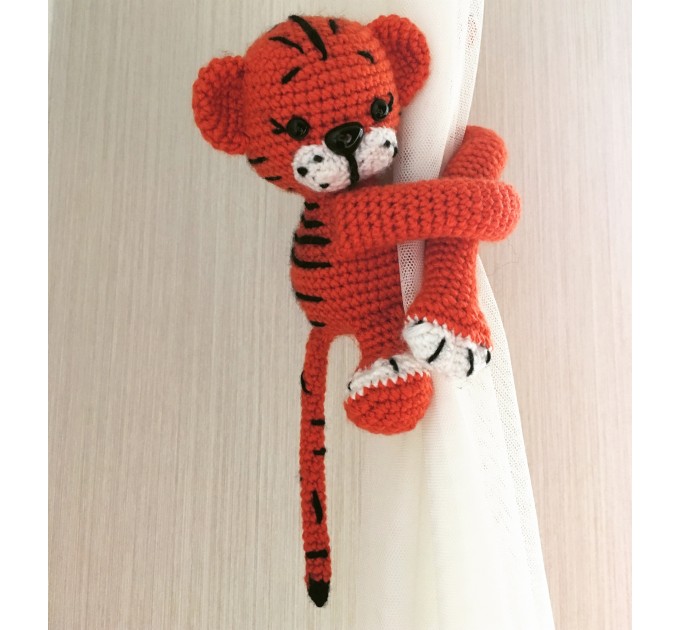 Tiger curtain tieback