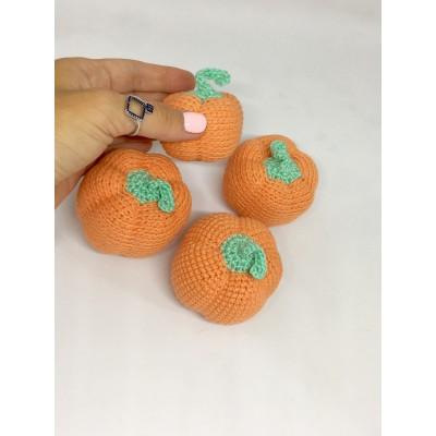 Amigurumi orange pumpkin