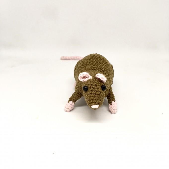 Amigurumi rat brown