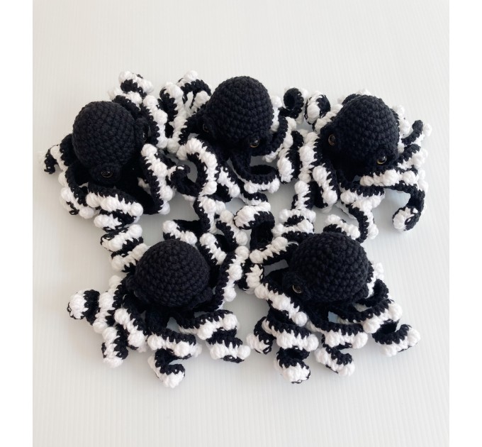 Small stuffed octopus black