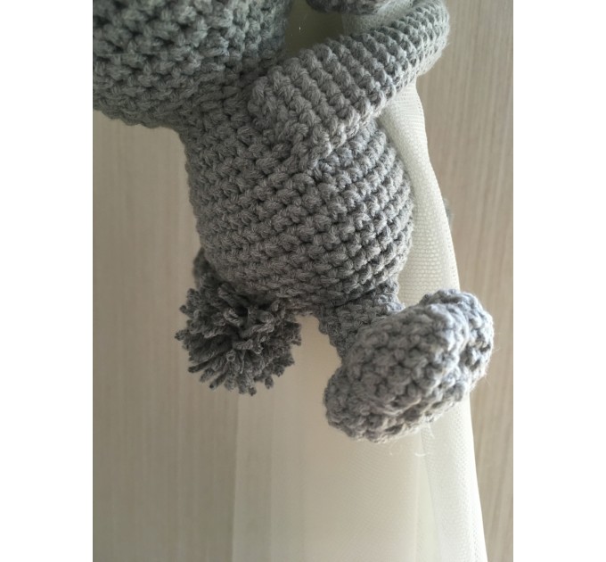 Bunny curtain tieback