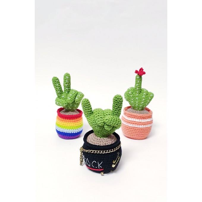 amigurumi cactus in pot