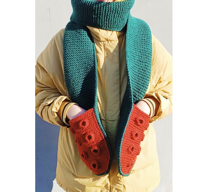 Scarf with tentacles