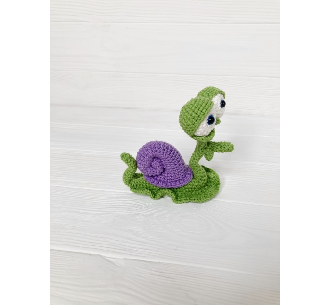 Posable snail toy