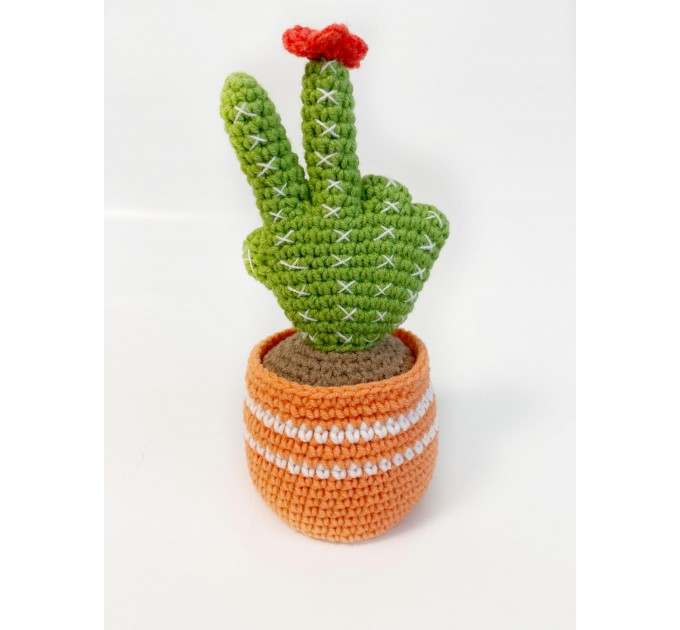 Cactus with posable fingers