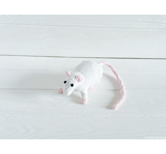 Plush rat with nuts