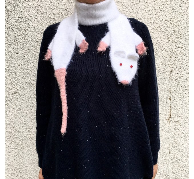 Rat scarf