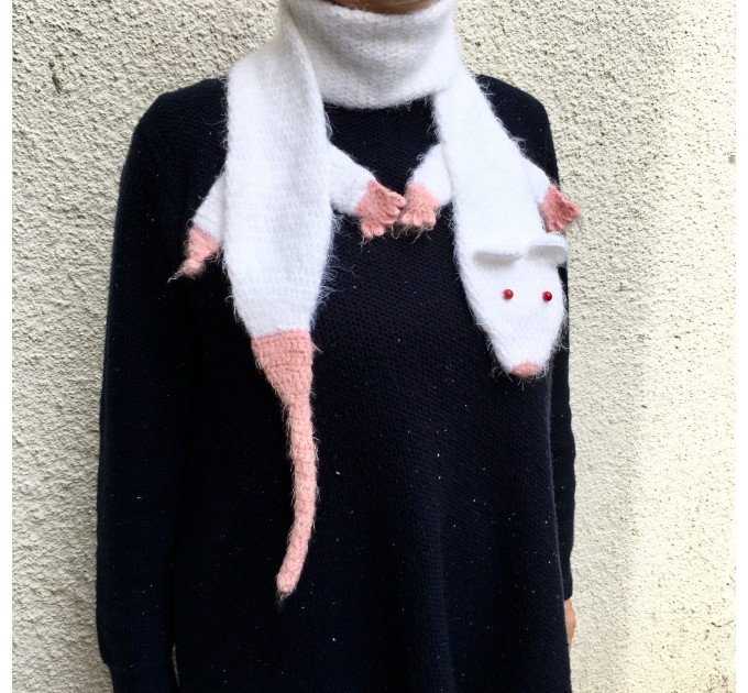 Rat scarf