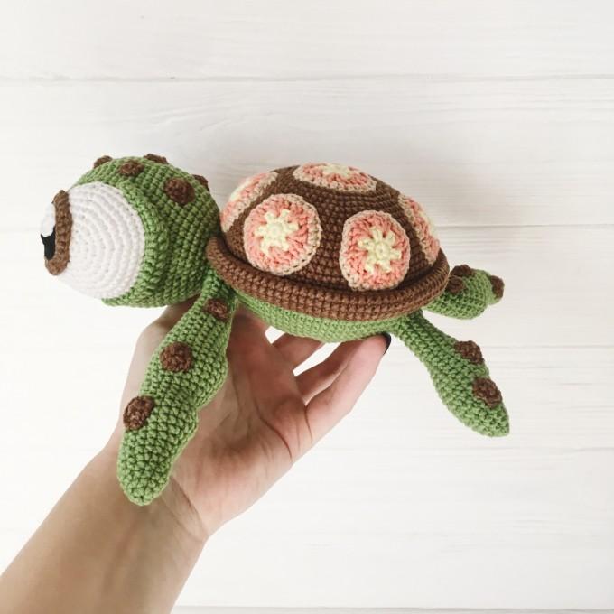 Amigurumi turtle