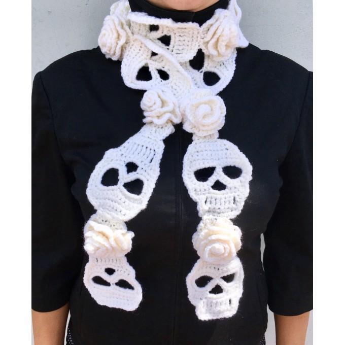 Scarf with skulls and roses