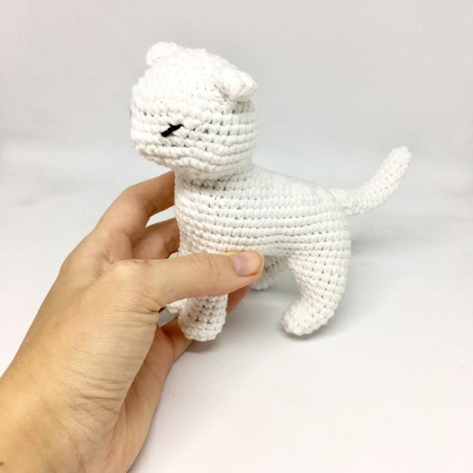 white stuffed cat