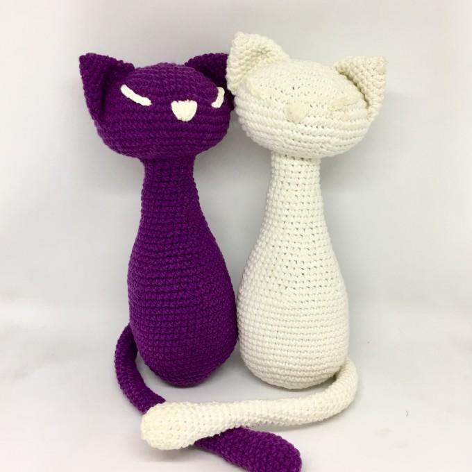 stuffed cats pair